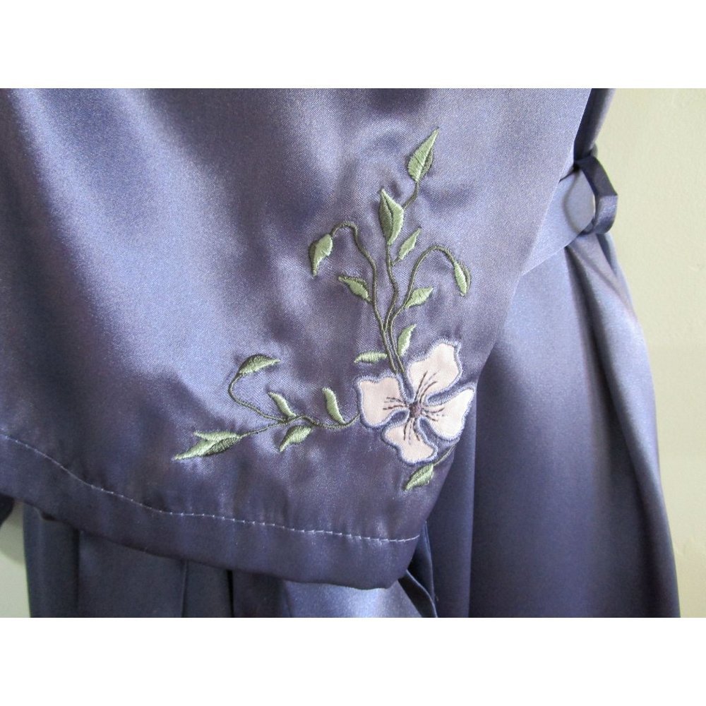 Halston Slate Blue Embroidered Applique Floral Satin Robe Ladies PL EUC - Picture 13 of 16